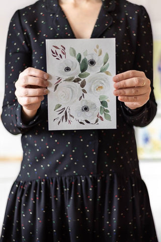 woman holding a white watercolor flowers painting Flavia Bennard